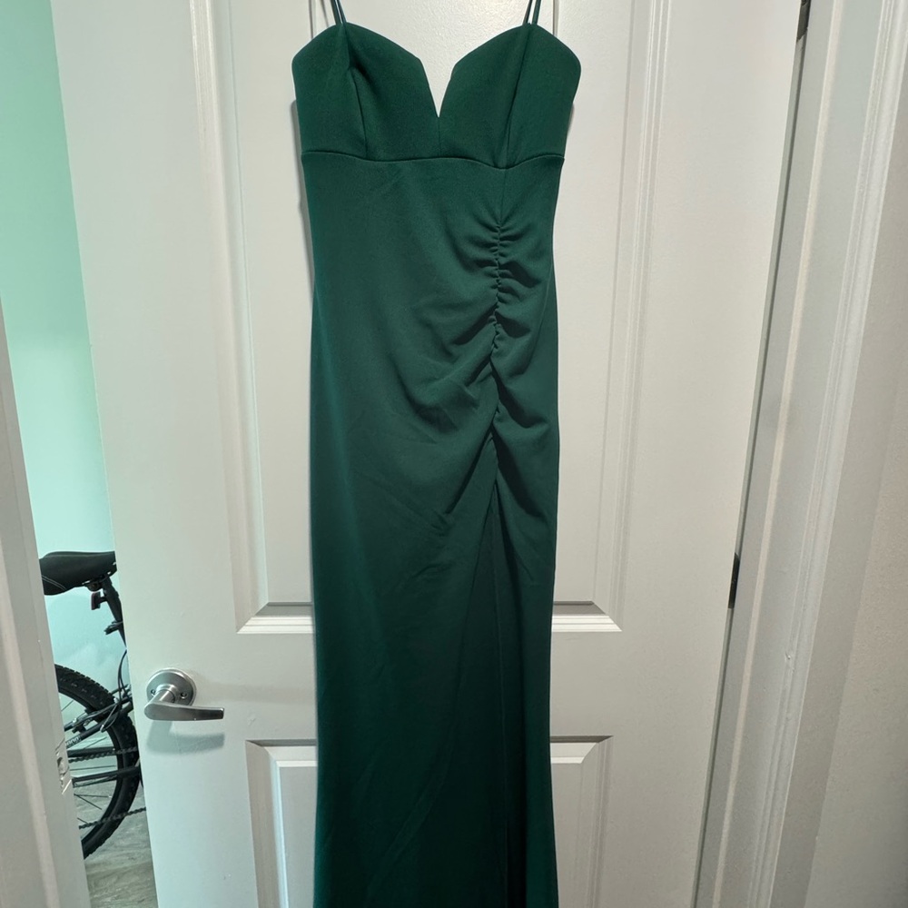 Elegant Green Evening Gown - Size M